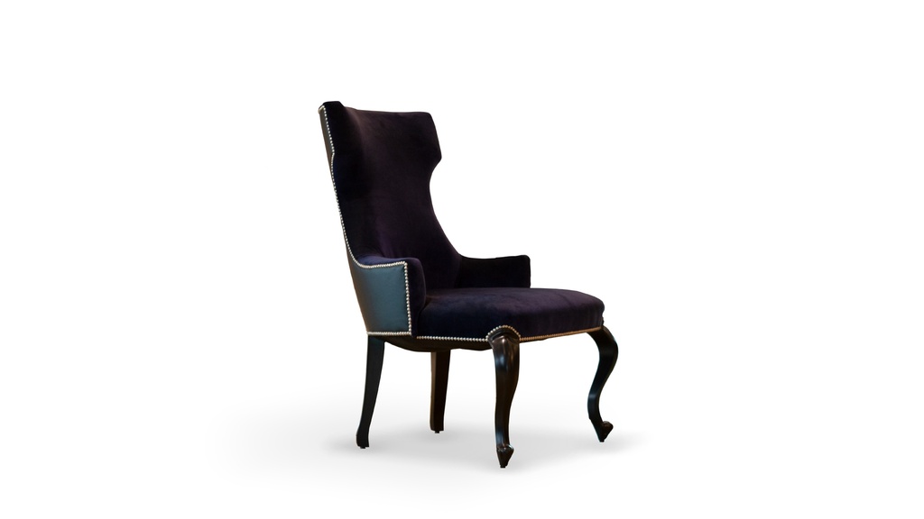 Sillón Dreiss (Combinado: Tela 1,10m + Cuero 4,50m2) , (Todo Tela: 4 m) , (Todo Cuero: 7m2), Tapizado con detalles en tachas. Estructura fabricada con madera de Guindo y terminada con piluretánico semimate. *** Todos nuestros productos son 100% customizables ***