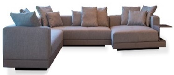 Sofá Nexo Tapizado en tela y faja en cuero (no incluido) + 2 mesas laterales Laqueadas semimate. Tela 33m + Cuero Faja 11,25m2 A 3,93 P 3,38 H 0,70, estructura de madera de guindo. Dos mesas laterales incorporadas a la estructura en combinación cromática con la faja. *Este producto es 100% customizable*