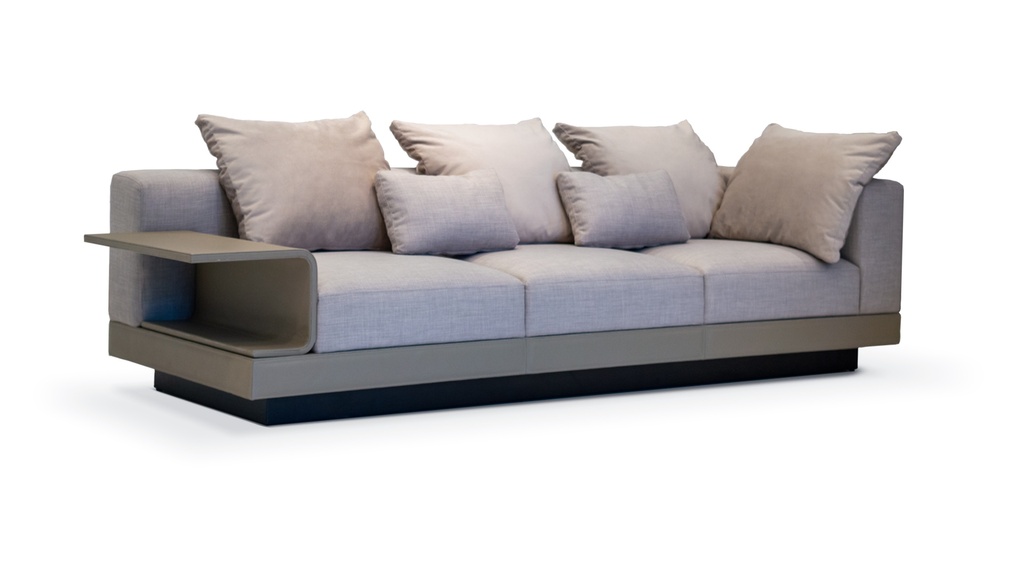 Sofá 3 Cuerpos Nexo Tapizado en tela y faja en cuero (no incluidos) + 1 mesa lateral Laqueada semimate. Tela 15m + Cuero Faja 5,50m2 A 2,80 P 0,95 H 0,70.  Estructura de madera de guindo. Una mesa incorporada a la estructura en combinación cromática con la faja. *Este producto es 100% customizable*