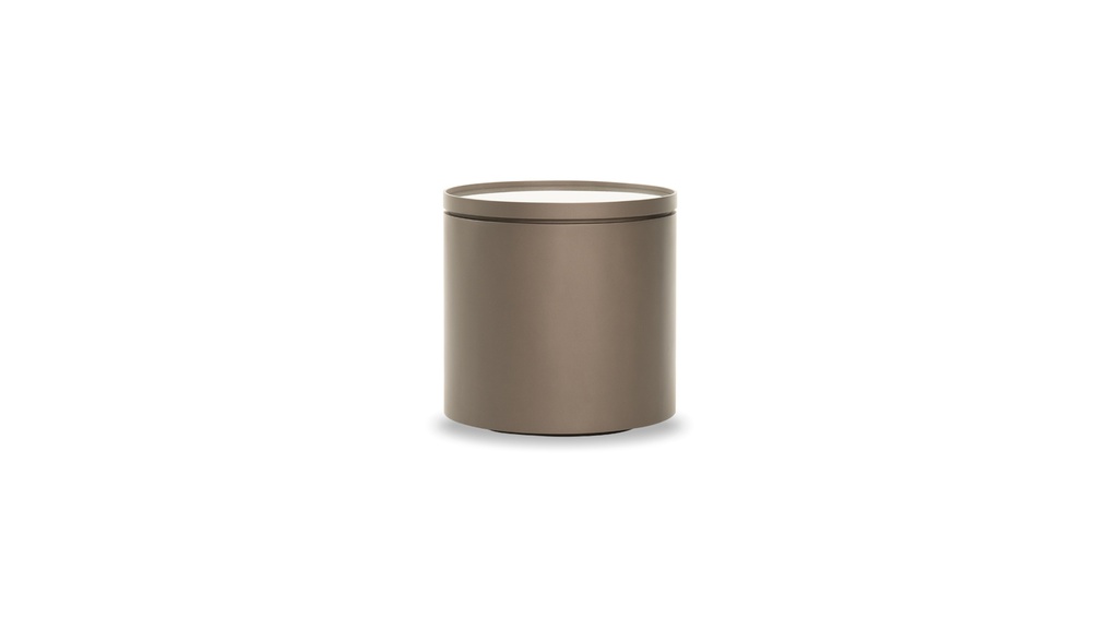 Mesa Lateral Puro, A 0,50 P 0,50 H 0,48, Estructura de madera laqueada Farben Metalizado y tapa de vidrio. **Este producto es customizable**