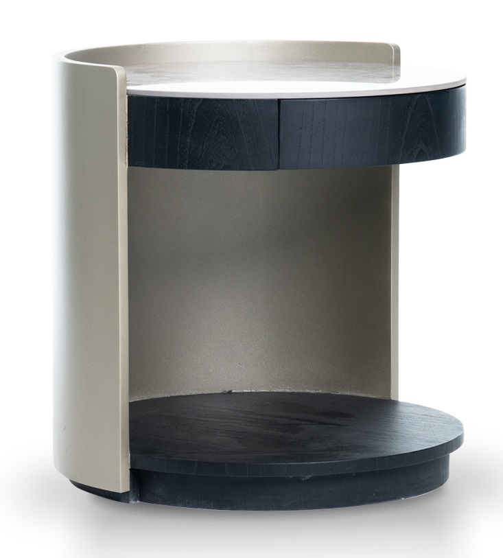 Mesa de luz Puro A 0.60 m H 0.60 M. Fabricada en amdera enchapada paraiso, lustre semimate, laqueados semimate con 1 cajon y sobre tapa en dekton Korso. ***Este productos es 100% customizable***