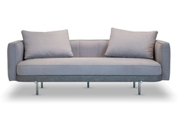 [SF.150] Sofá Coco 2,00 mts Tela 17m + Cuerina 2,20m A 2,00 P 0,87 H 0,65. Estructura de madera tapizada en tela y cuerina (no includas) con patas y apliques en aluminio pulido. **Este producto es customizable**