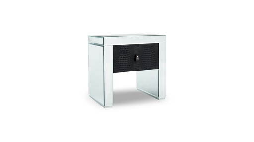 [MN.042] Mesa de luz Berlioz incluye cuero Croco A 0,65 P 0,47 H 0,65, Estructura fabricada en madera de Guindo. Frentes, laterales y tapa en espejo biselado. Frente de cajón revestido en cuero grabado Crocco color negro. Este producto es 100% customizable. Consultar por otras opciones disponibles. Plazo de entrega: hasta 70 días hábiles.
