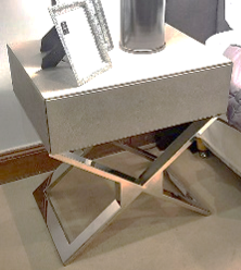 [ML.187] Mesa de luz Trish Cuero 2,50m2 A 0,60 P 0,45 H 0,65