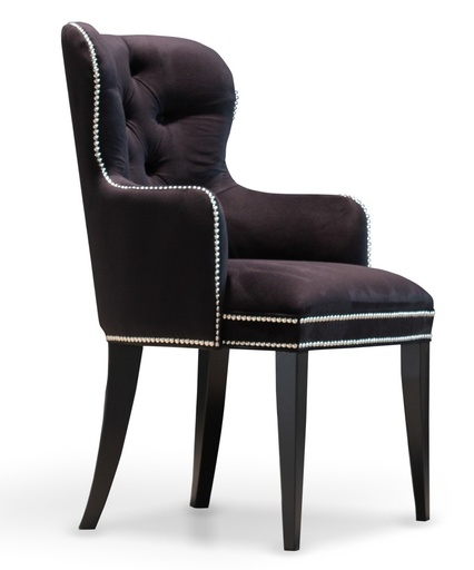 [SC-S.11-4] Sillon London, Tela 2,50, Cuero 5,25 m2, Con una estructura compuesta por líneas curvas y un respaldo de categoría. Fabricado con madera de Guindo patinada y tapizado en capitoné. *** Todos nuestros productos son 100% customizables ***
