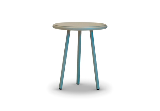 [EXT.70-119] MESA LATERAL CERDEGNA Hierro Gris Medio DIAM 0,40 H 0,50, con estructura de hierro en color gris medio epoxi. Este producto debe ser utilizado en espacios semicubiertos o galerías. No exponerlo a la intemperie de manera directa. Se recomienda utilizar una funda protectora.