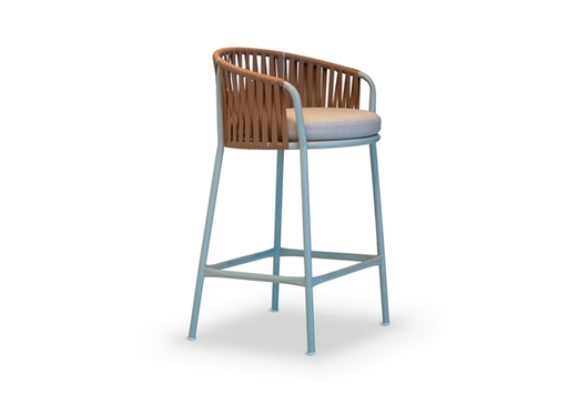 [EXT.70-121] TABURETE CERDEGNA Gris Medio, Cinta Marron Tela 0,60m DIAM 0,60 H 1,00,con estructura de hierro en color gris medio epoxi y entramado de cuerda náutica color marrón. Incluye almohadón de asiento en tela náutica. Este producto debe ser utilizado en espacios semicubiertos o galerías. No exponerlo a la intemperie de manera directa. Se recomienda utilizar una funda protectora.