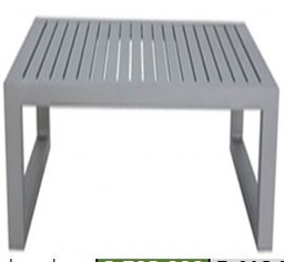 [EXT.70-005] MESA LATERAL ALMA Blanco A 0,60 P 0,60 H 0,50,Estructura fabricada en aluminio con recubrimiento poliuretánico en dos terminaciones: blanco o grafito. Se recomienda no exponerlo a la intemperie de manera directa cuando no esté en uso. De lo contrario se deberá utilizar una funda protectora.