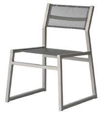 [EXT.70-016] SILLA DE COMEDOR  ALMA Gris Grafito A 0,51 P 0,56 H 0,81, Estructura fabricada en aluminio con recubrimiento poliuretánico en dos terminaciones: blanco o grafito. El género utilizado es una fibra de poliéster tejida con recubrimiento de PVC en dos terminaciones: blanco o grafito. Se recomienda no exponerlo a la intemperie de manera directa cuando no esté en uso. De lo contrario se deberá utilizar una funda protectora