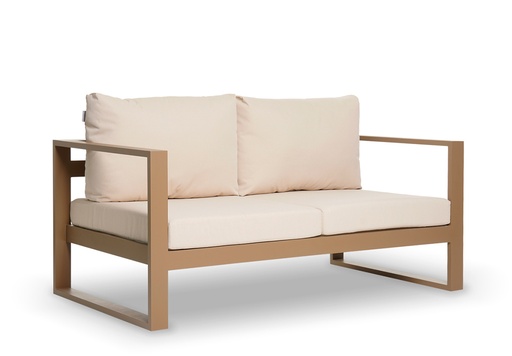 [EXT.70-112-1] SOFA BRERA 2 CUERPOS Negro o Fendi Tela 6,00 m A 1,65 P 0,90 H 0,70, Estructura fabricada en aluminio con recubrimiento poliuretánico en terminación color Fendi. Tapizado con telas náuticas. Se recomienda no exponerlo a la intemperie de manera directa cuando no esté en uso. De lo contrario se deberá utilizar una funda protectora. Aviso: Para prolongar su vida útil, recomendamos retirar los almohadones y guardarlos cuando no estén en uso.