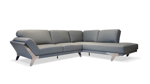 [IM.0540] Sofa Esquinero Cervia,  Estructura robusta y confortable. Con patas de acero cromadas y tapizado en un exclusivo cuero premium disponible en dos terminaciones: Light Grey y Black. Stock limitado.