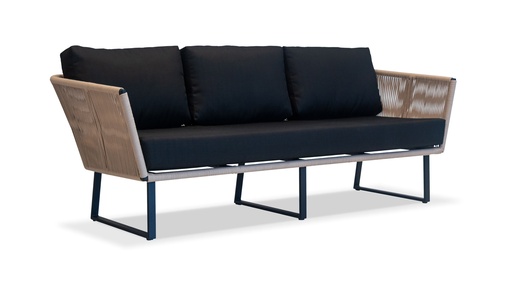 [IM.0552] Sofa Formentera, con estructura de aluminio negro y entramado de cuerda náutica color beige. Incluye almohadón de asiento en tela náutica. Este producto debe ser utilizado en espacios semicubiertos o galerías. No exponerlo a la intemperie de manera directa. Se recomienda utilizar una funda protectora